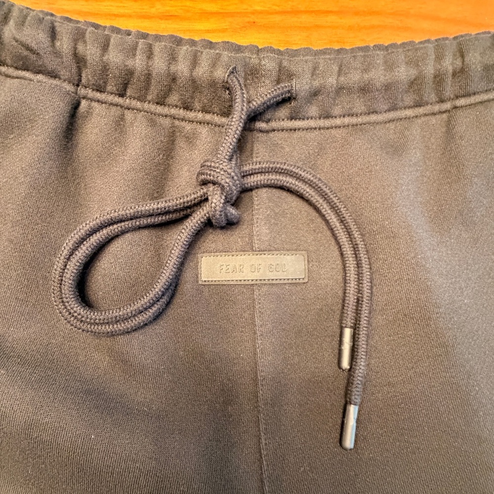 FEAR OF GOD ESSENTIALS - Picture 5 of 7